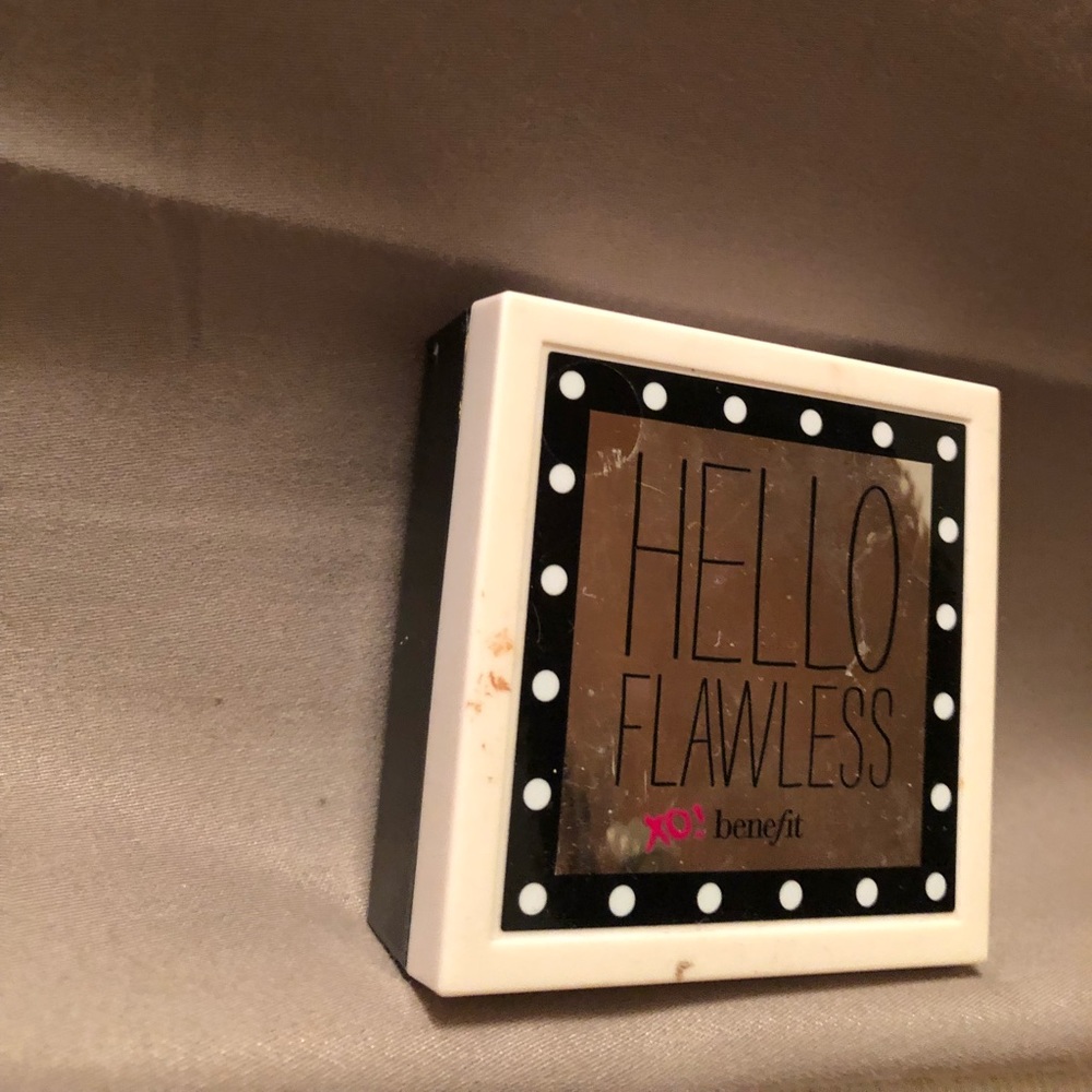 Hello Flawless benefit powder